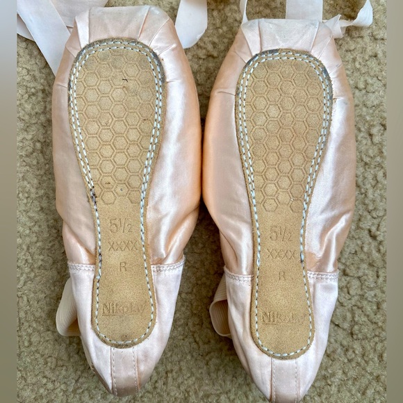Nikolay STREAMPOINTE Size 5 1/2, width XXXX Pointe Shoes - Picture 1 of 9
